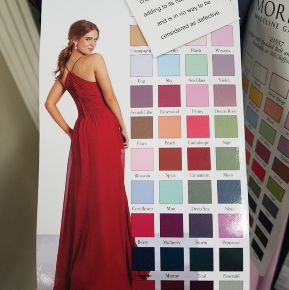 Gound / Dress - Picture 2 of 4